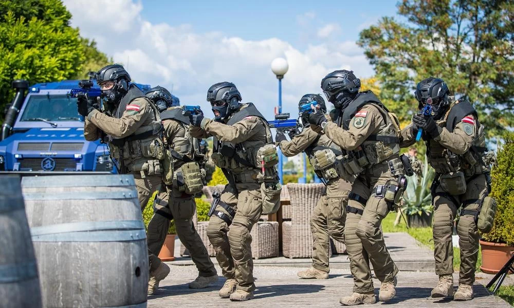 Έφθασαν Έβρο οι Αυστριακοί & αναπτύσσονται στα σύνορα - Εγκαταλείπουν τις βάρκες τους οι Τούρκοι!